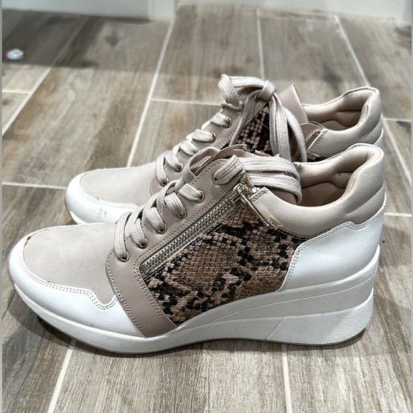 Aldo wedged shoes. Never worn. - Picture 1 of 3